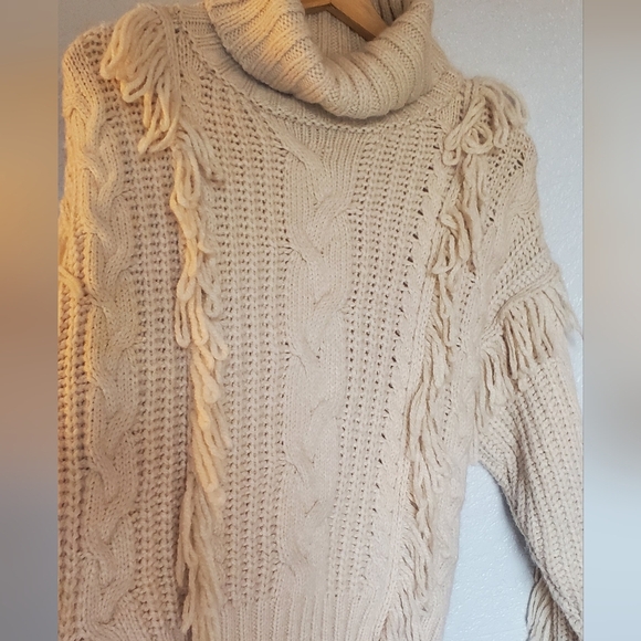 Forever 21 Beige Fringe Chunky Cable Knit Turtleneck Sweater Size Medium - Picture 5 of 8